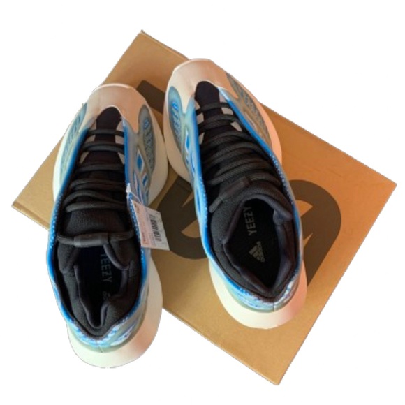 Adidas Yeezy 700 V3 “Arzareth” - Picture 2 of 5